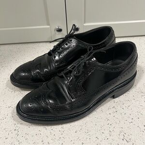 Vintage HANOVER MasterFlex Wingtip Oxfords
Size 9 B/C
